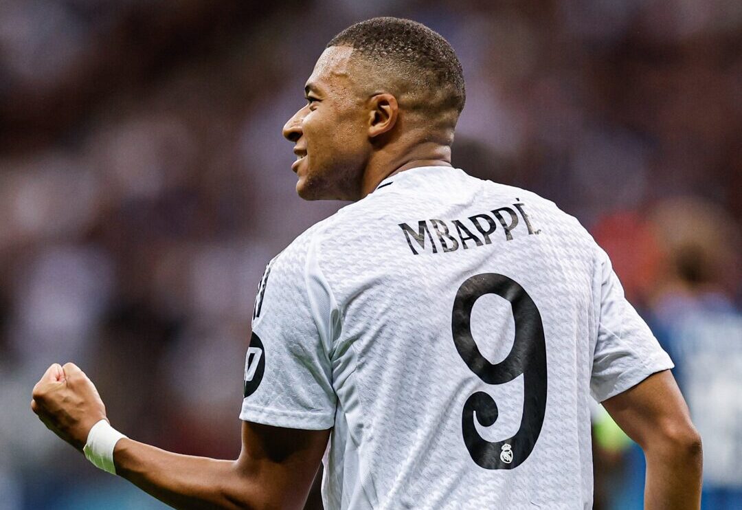 KYLIAN MBAPPÉ FESTEJA SU ANOTACIÓN CON EL REAL MADRID EN LA SUPERCOPA DE LA UEFA