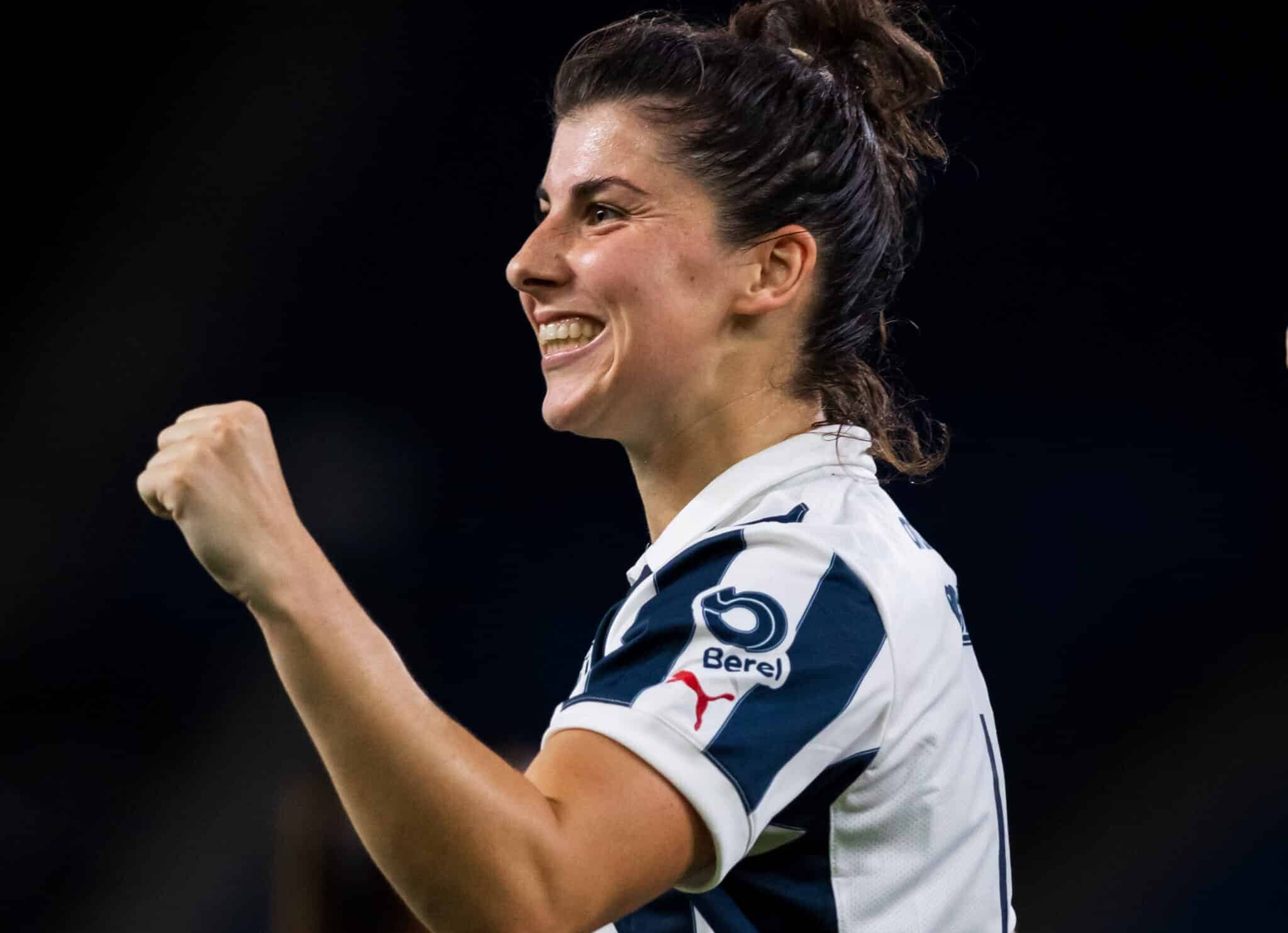 LUCÍA GARCÍA CELEBRA SU GOL CON RAYADAS