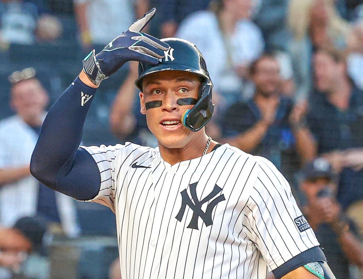 AARON JUDGE CELEBRA CON LOS YANKEES TRAS PEGAR UN CUADRANGULAR