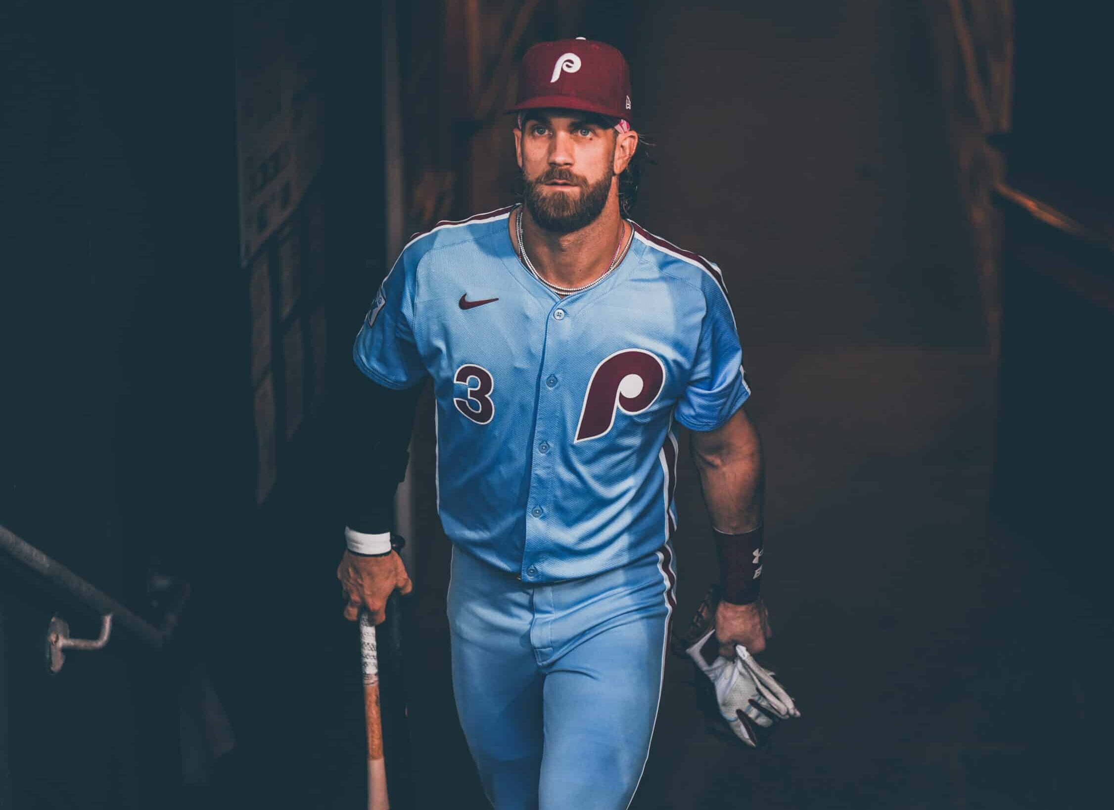 BRYCE HARPER SALE AL CAMPO DE LOS PHILLIES