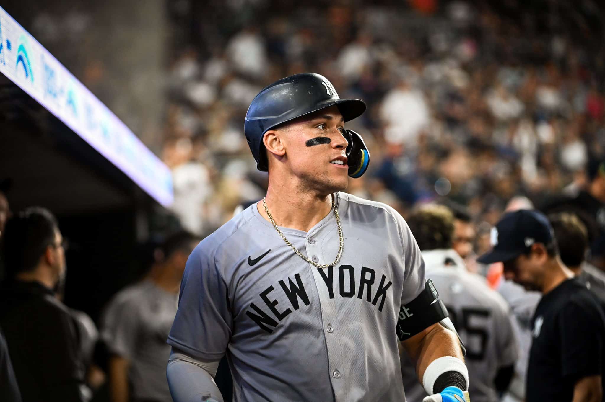 AARON JUDGE CELEBRA TRAS LLEGAR A 44 JONRONES CON LOS YANKEES EN LA MLB, LÍDER DE TODAS LAS GRANDES LIGAS