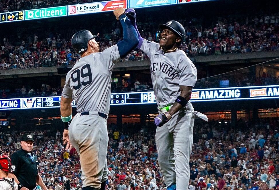 AARON JUDGE Y JAZZ CHISHOLM JR DE LOS YANKEES CELEBRAN