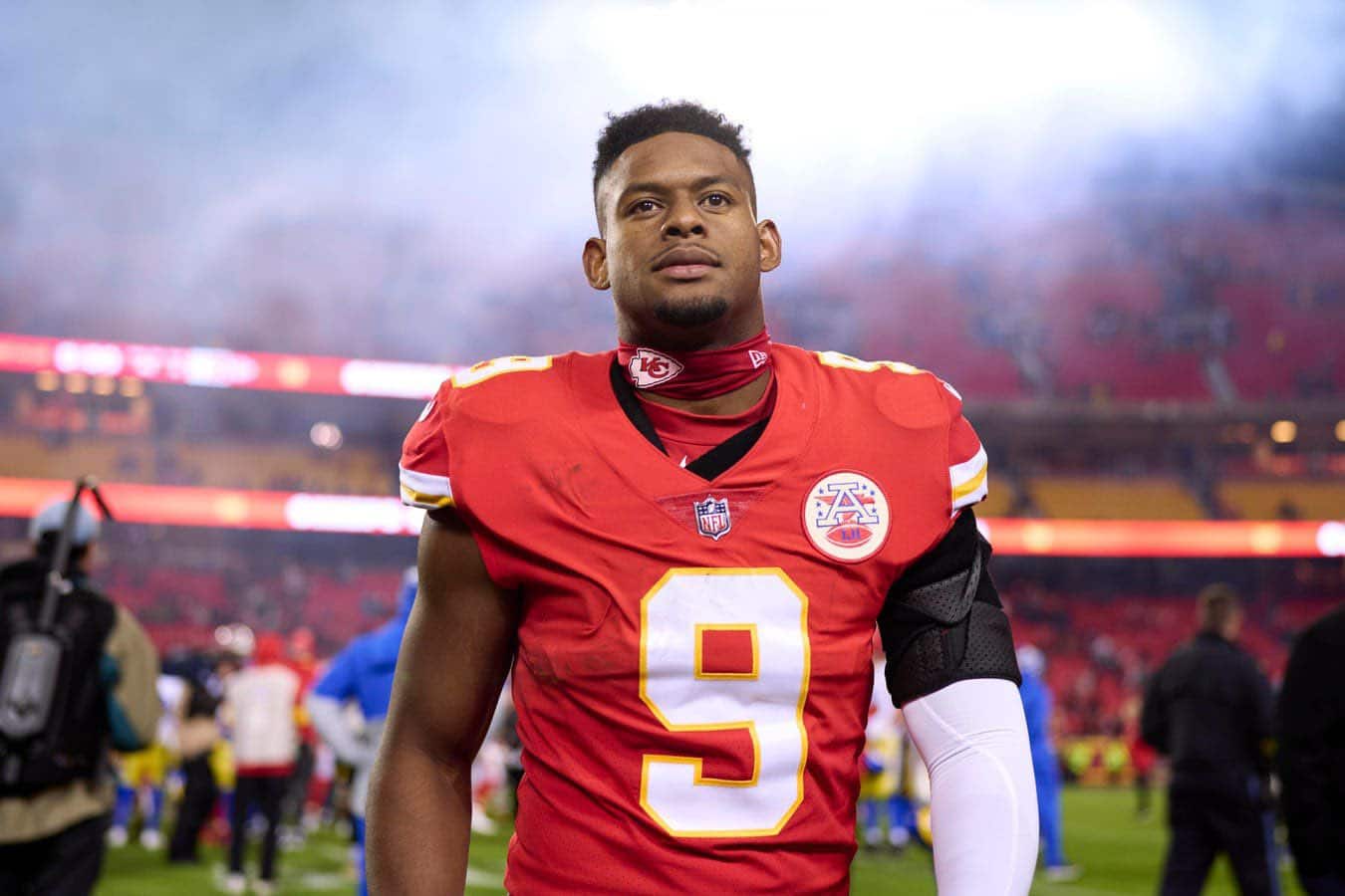 JUJU SMITH-SCHUSTER SALE DE UN JUEGO CON LOS CHIEFS