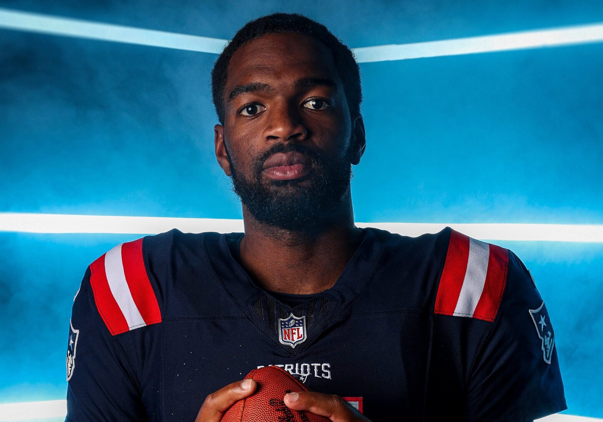 JACOBY BRISSETT POSA PARA LA FOTO CON LOS PATRIOTS