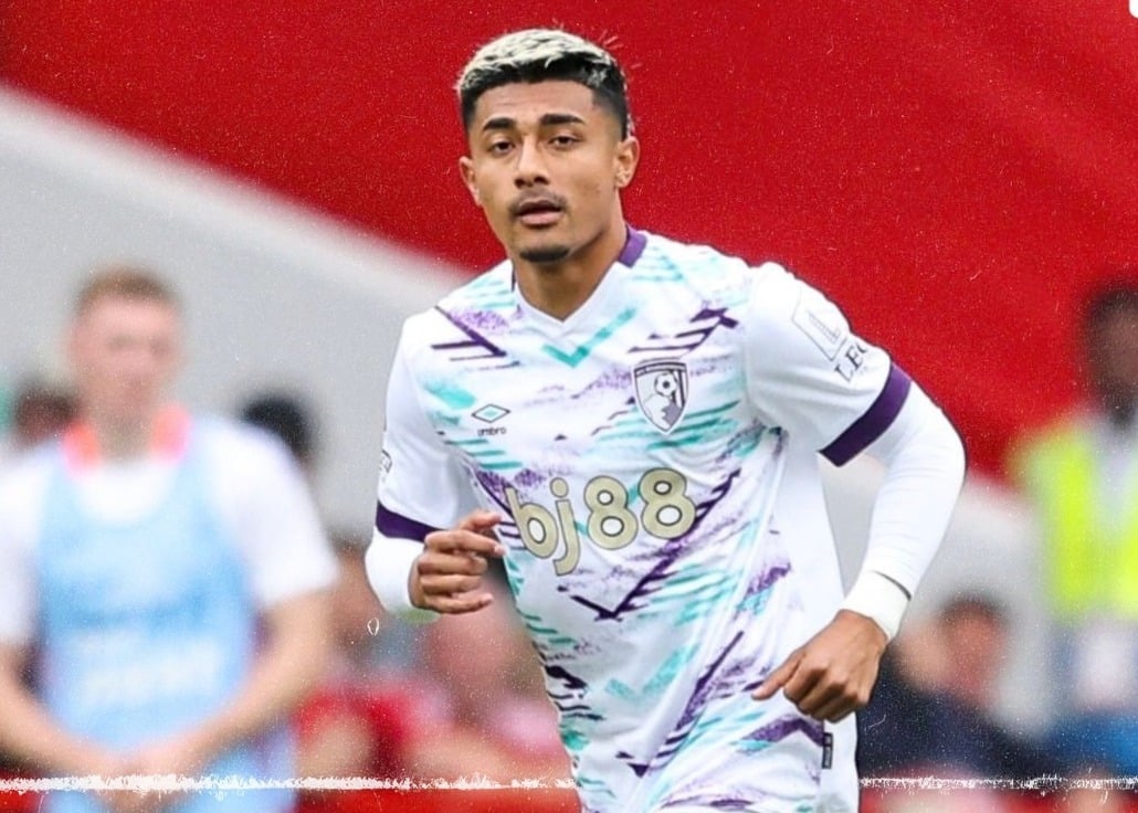 Julián Araujo debuta en la Premier League este sábado.