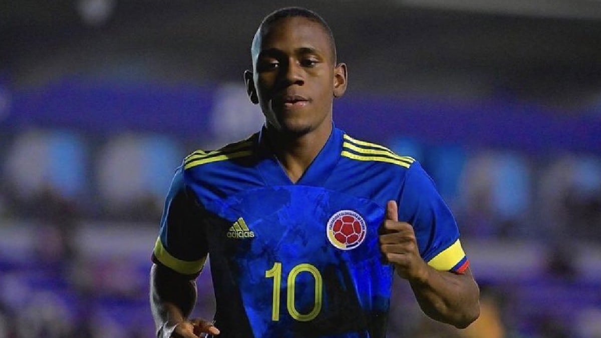 Alexis Manyoma en partido con la selección de Colombia.