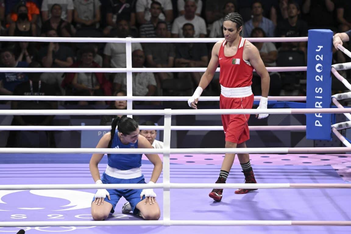 Angelina Carini llora tras perder ante la boxeadora argelina en JO.