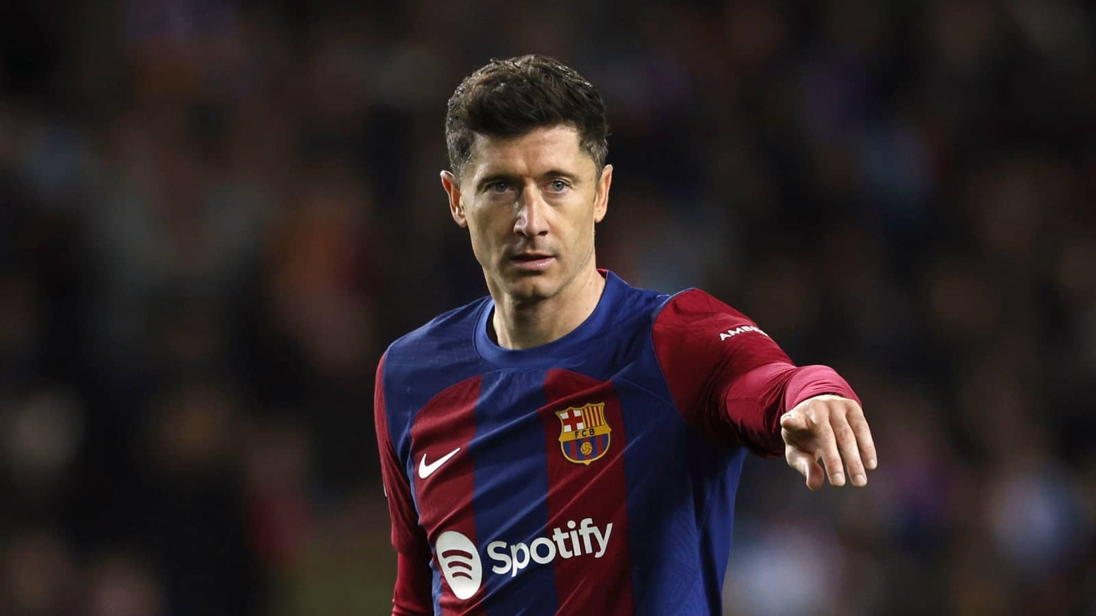 Robert Lewandowski en partido de la fecha 3 de la temporada 2024.