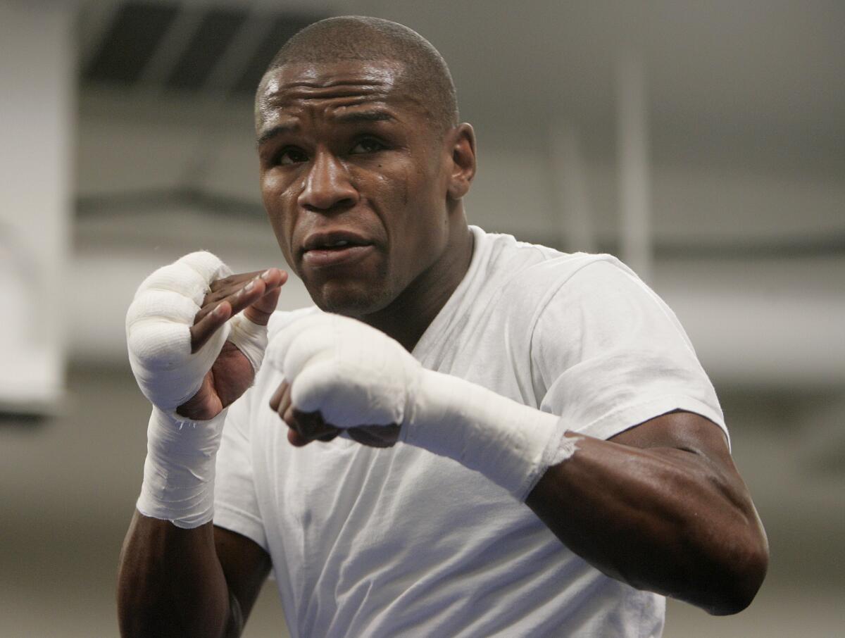 Floyd Mayweather en entrenamiento previo a su pelea en México.