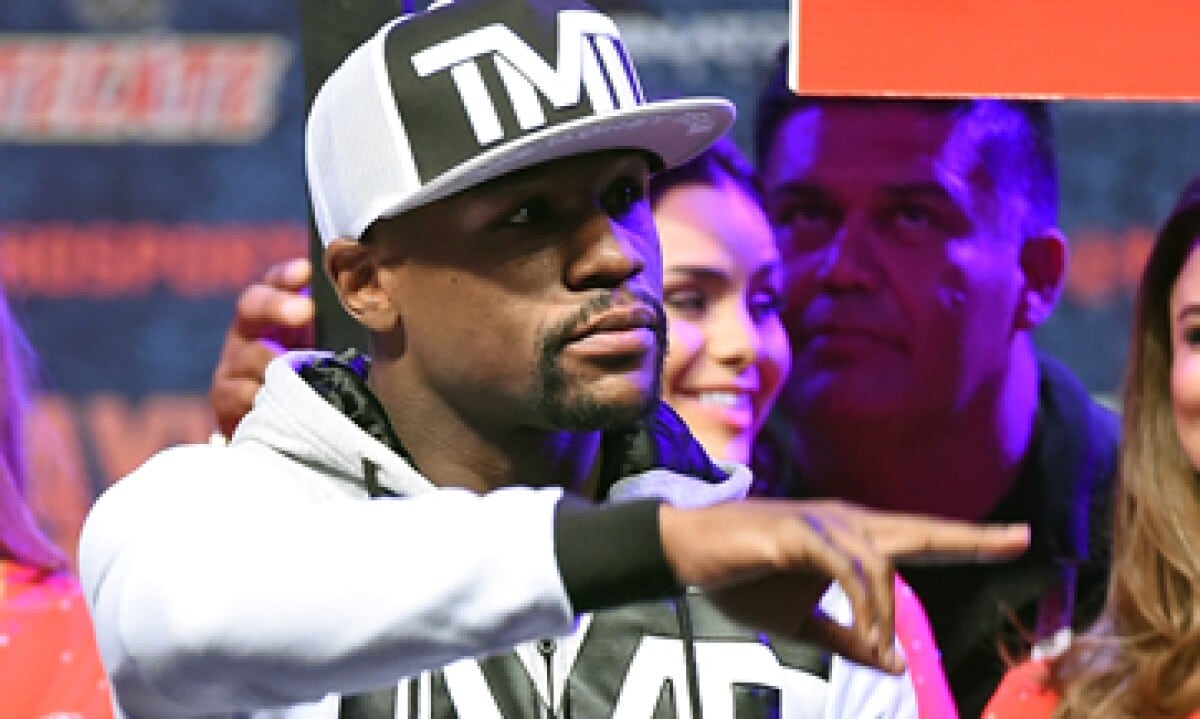 Floyd Mayweather en rueda de prensa previo a su pelea.