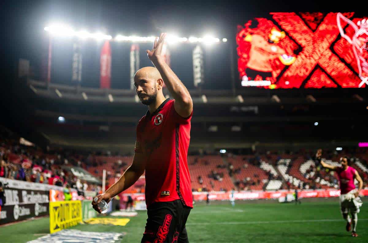 Carlos González en partido con Xclos de Tijuana.