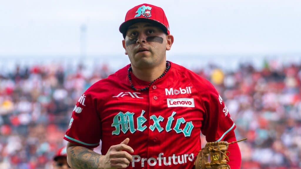 Juan Carlos Gamboa en el partido 5 de la serie final de la zona sur.