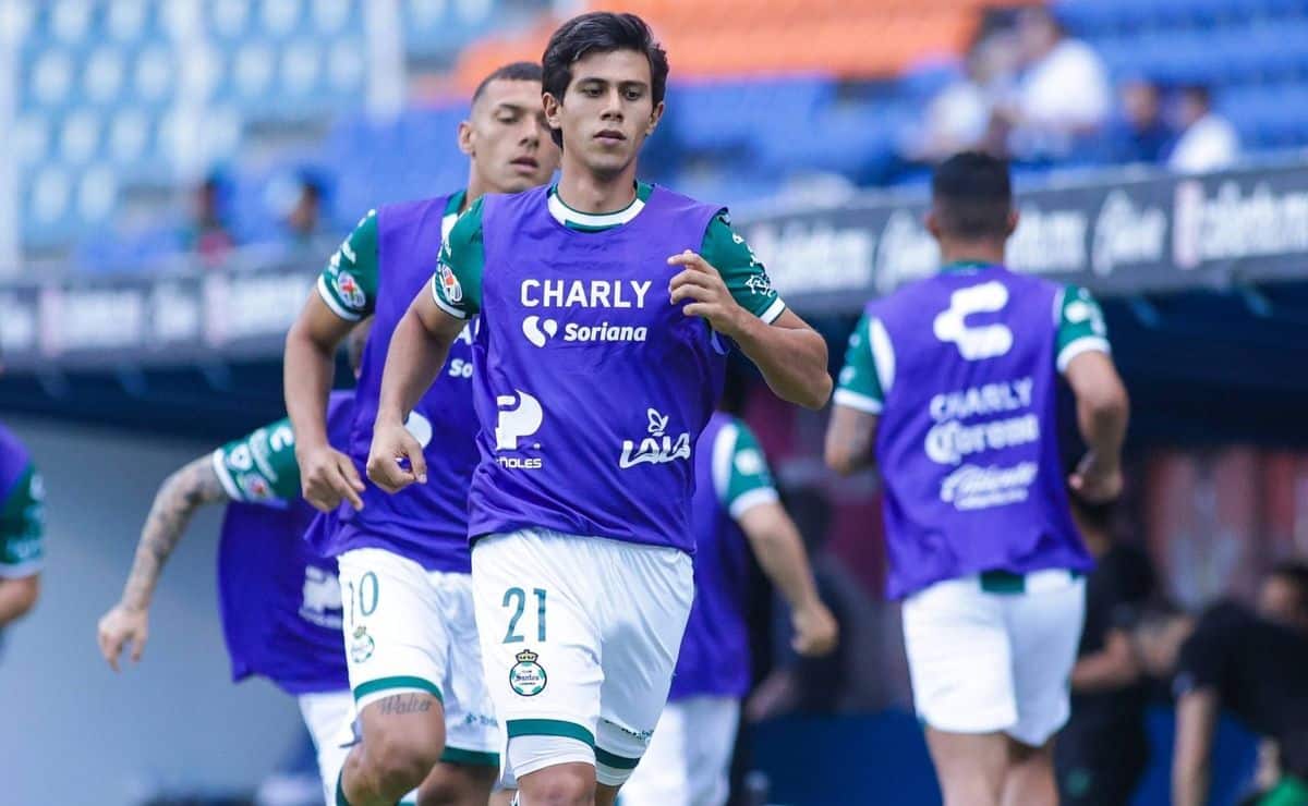 José Juan Macías en entrenamiento de Santos Laguna.