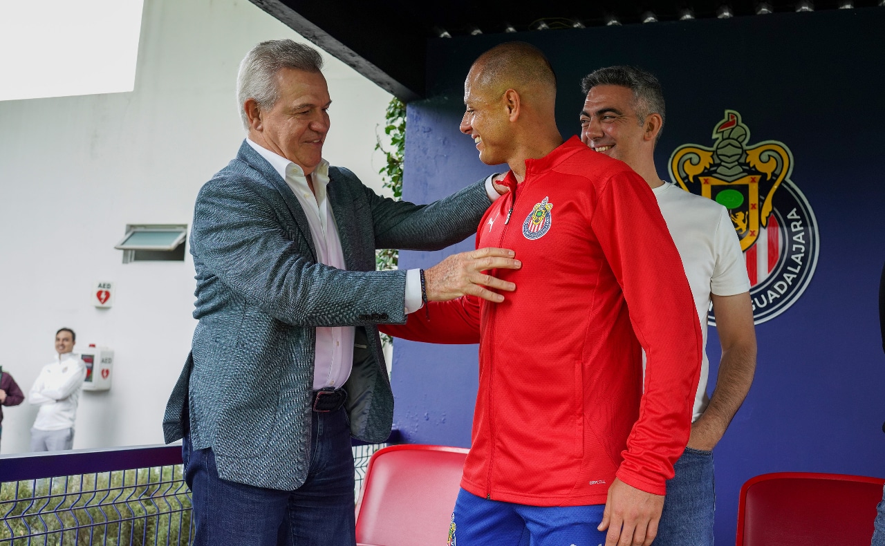 Javier Aguirre en su visita a Chivas la semana pasada.