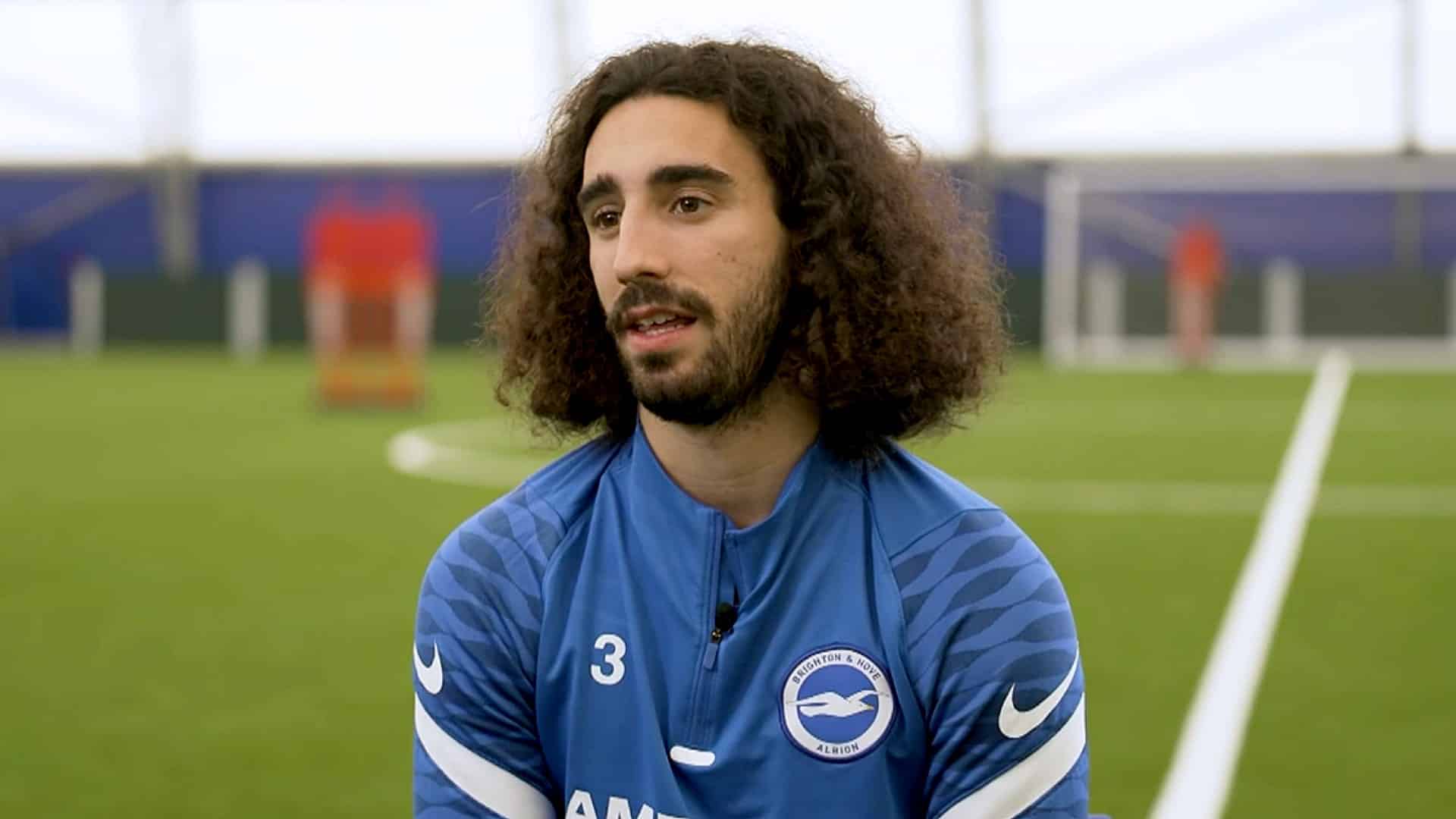 Marc Cucurella en entrevista con el equipo del Chelsea.