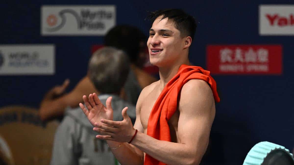 Osmar Olvera se clasifica a semifinales en clavados.