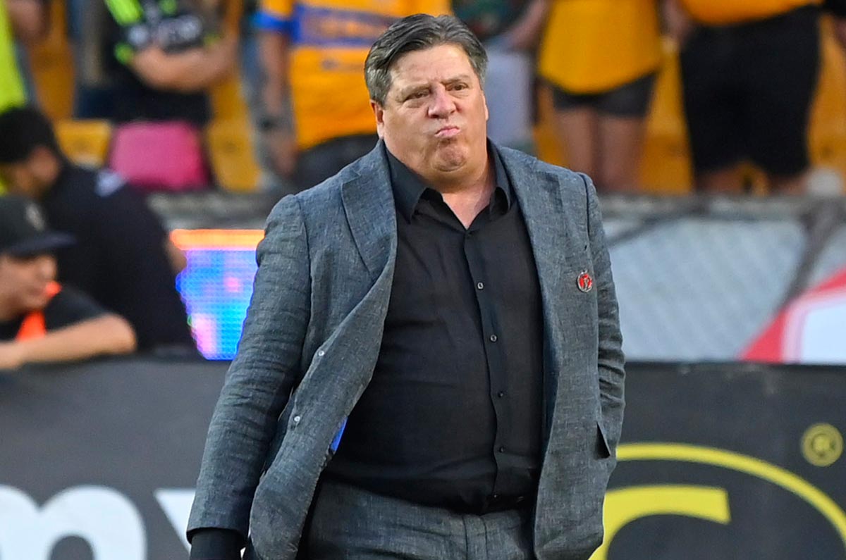 MIGUEL HERRERA EN PLANES DE VARIOS EQUIPOS