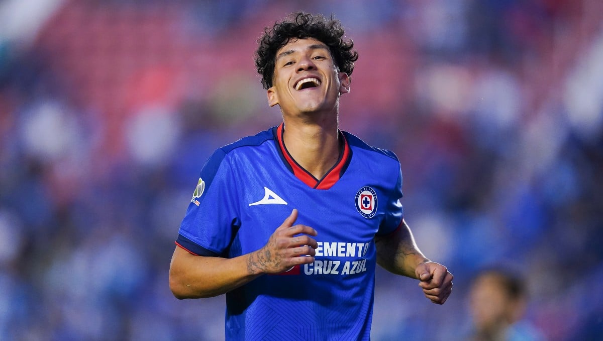 Uriel Antuna en partido del Cruz Azul en el AP2024.