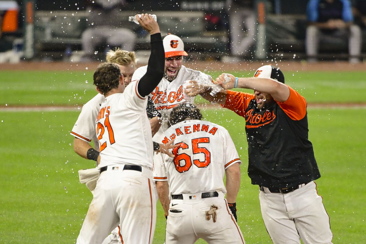 ORIOLES CELEBRA LA VICTORIA