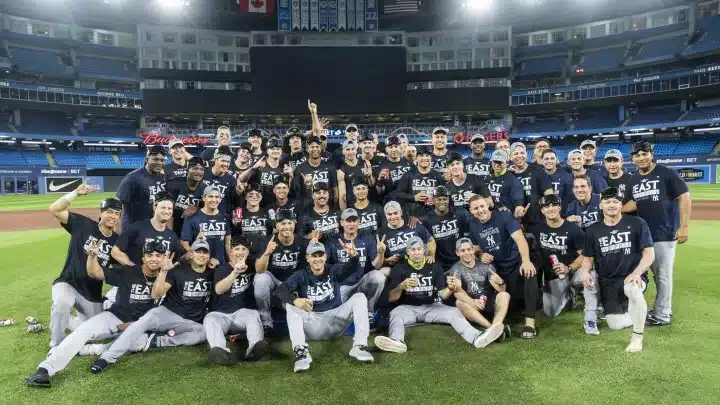 YANKEES CELEBRA EL TÍTULO DIVISIONAL