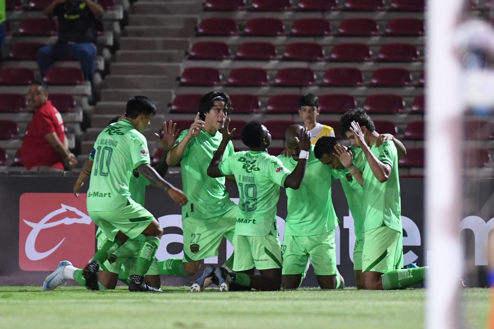 BRAVOS CELEBRA EL GOL EL TRIUNFO