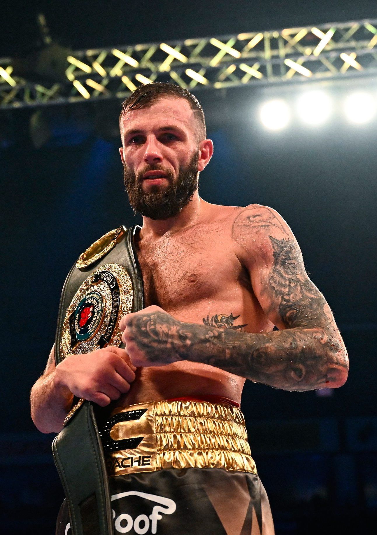 Anthony Cacace venció a Josh Warrington en Wembley.