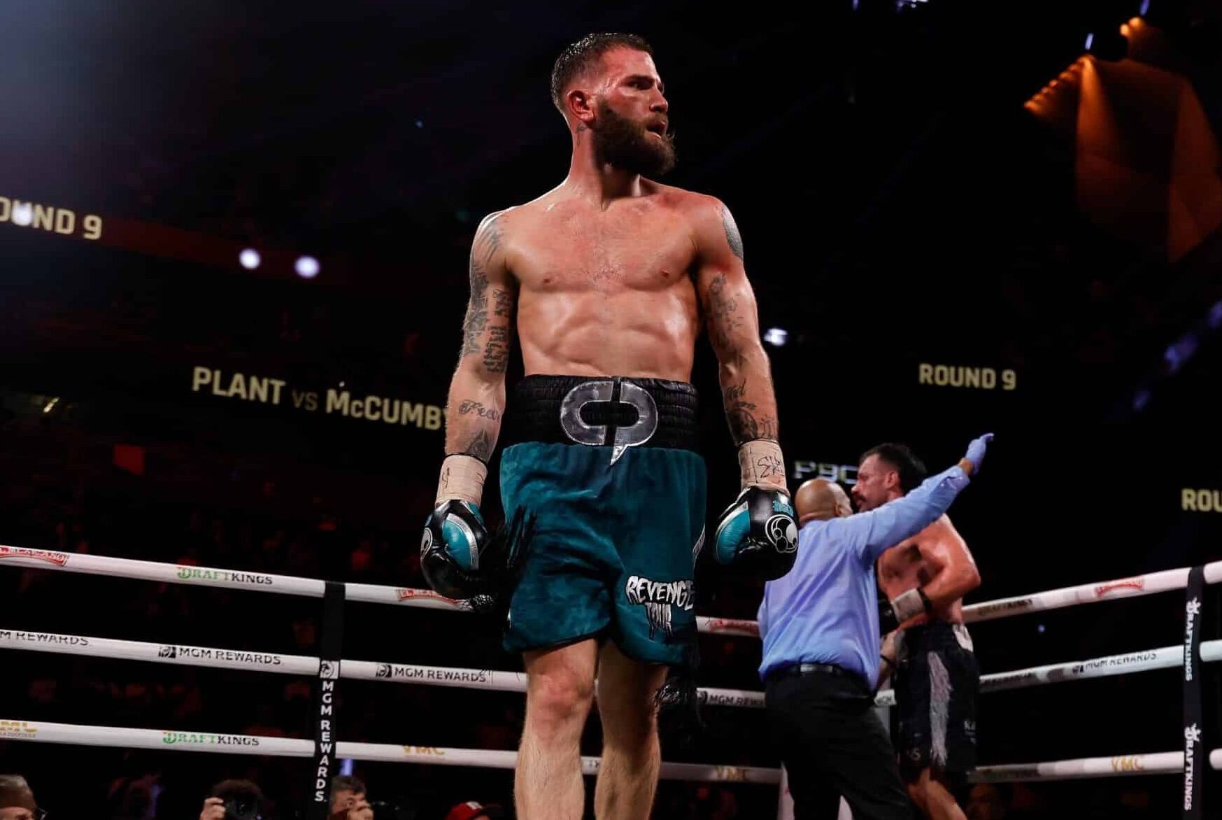 CALEB PLANT CELEBRA LA VICTORIA ANTE TREVOR MCCUMBY