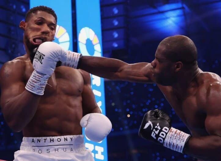 DANIEL DUBOIS GOLPEA EL ROSTRO DE ANTHONY JOSHUA