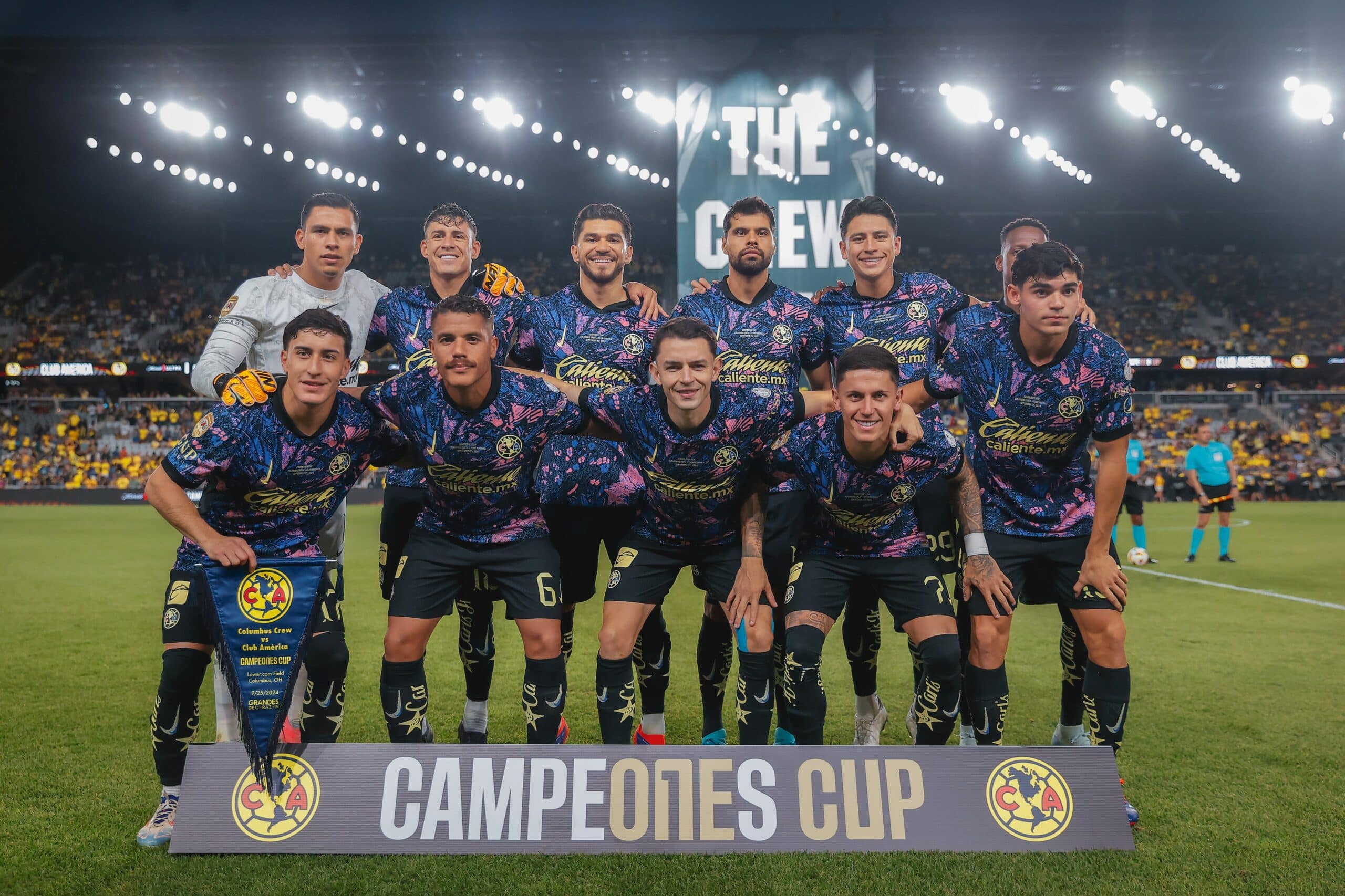 EL AMÉRICA POSA PARA LA FOTO ANTES DEL JUEGO