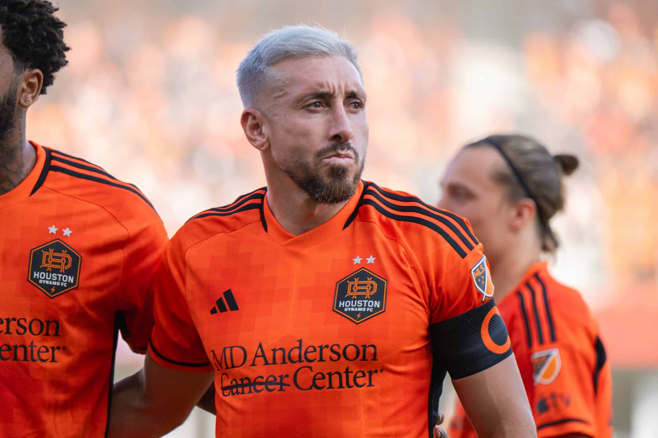 Héctor Herrera en partido con el Houston Dynamo.