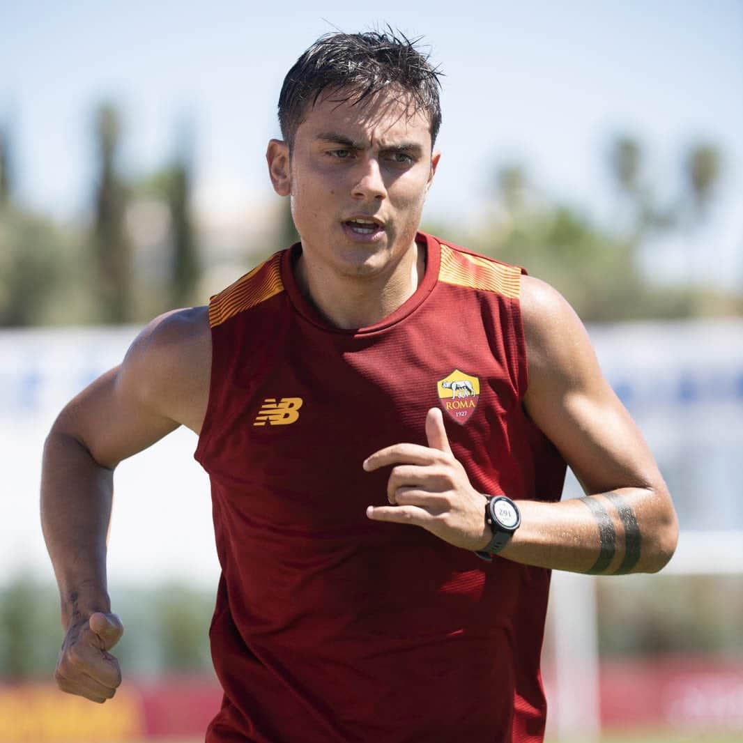 Paulo Dybala en entrenamiento de la Roma.