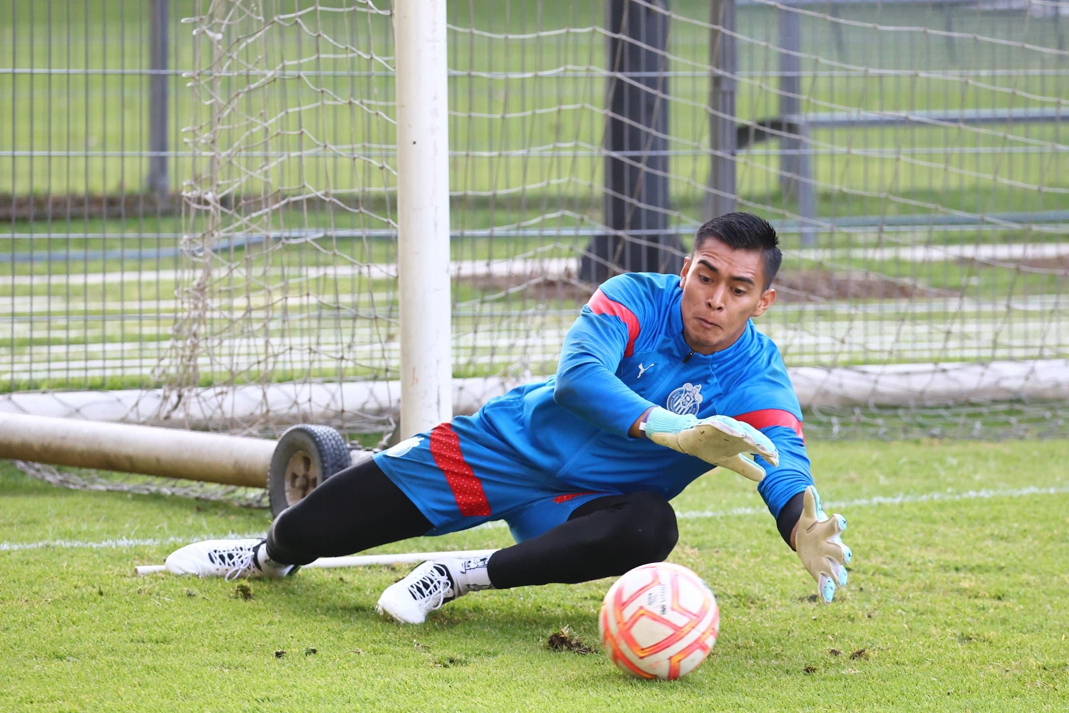 Tala Rangel en entrenamiento de Chivas.