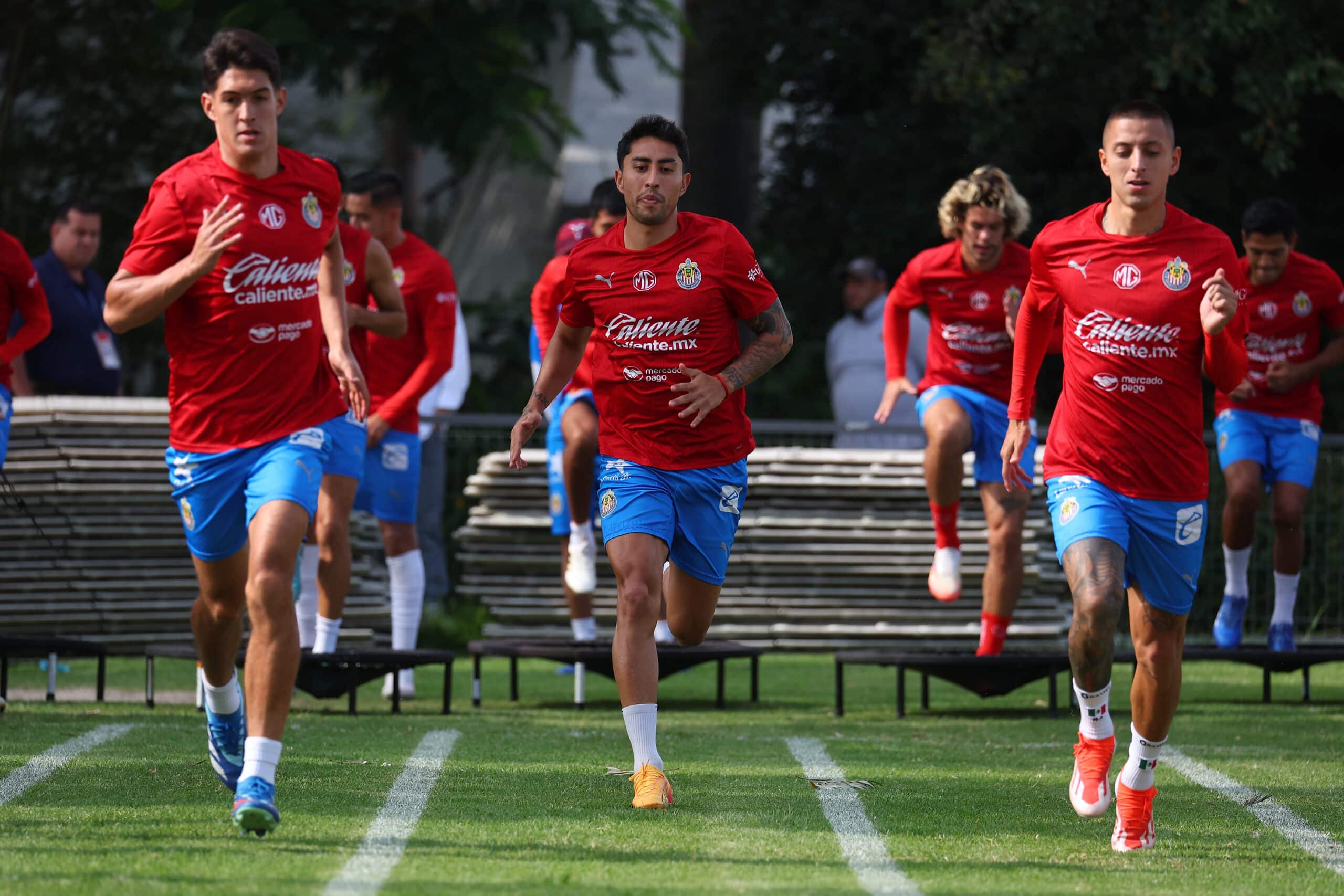 Jugadores de Chivas ya entrenan para lo que se viene en la fecha 10.