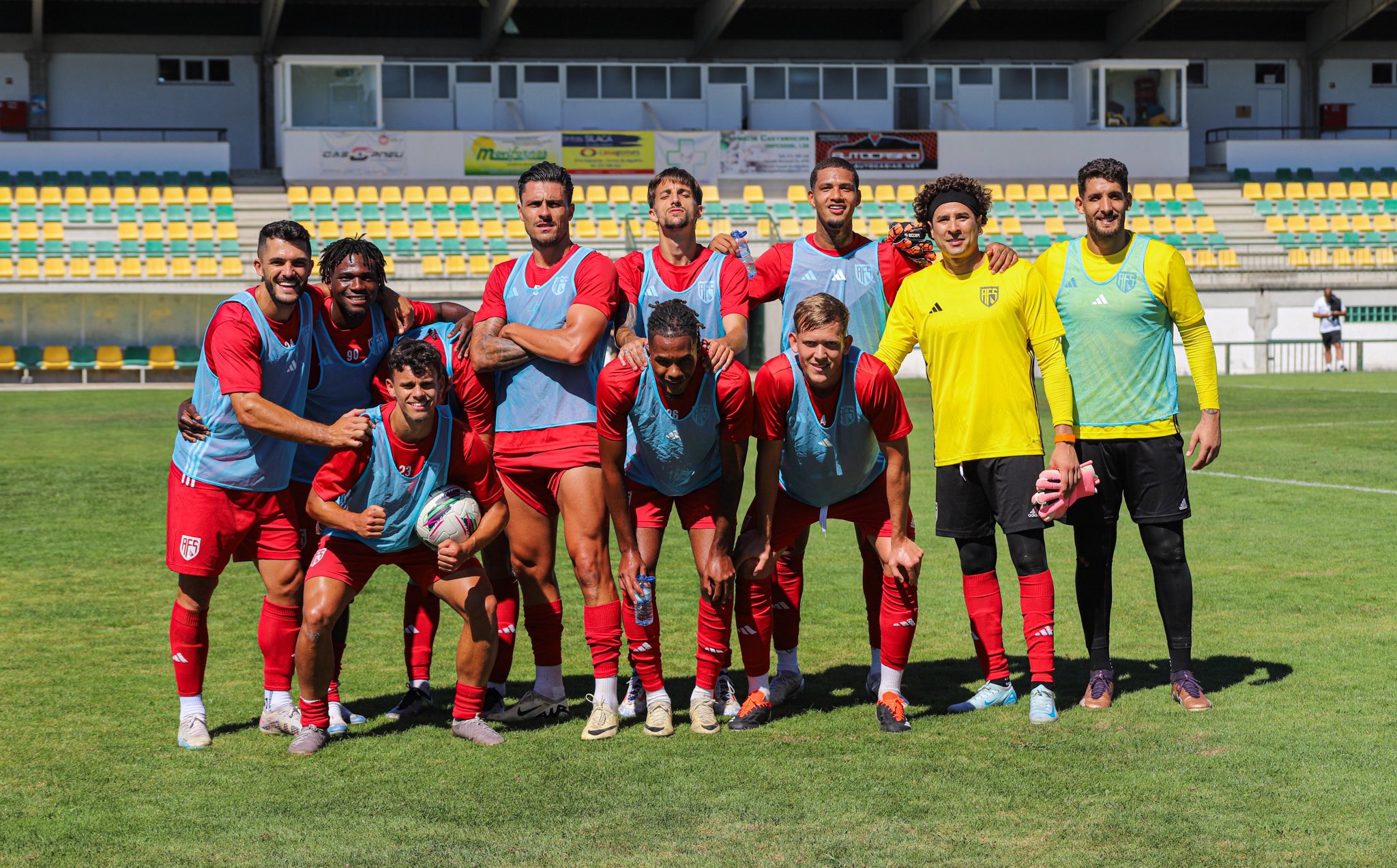 Guillermo Ochoa ya tuvo su primer entrenamiento con el AVS.