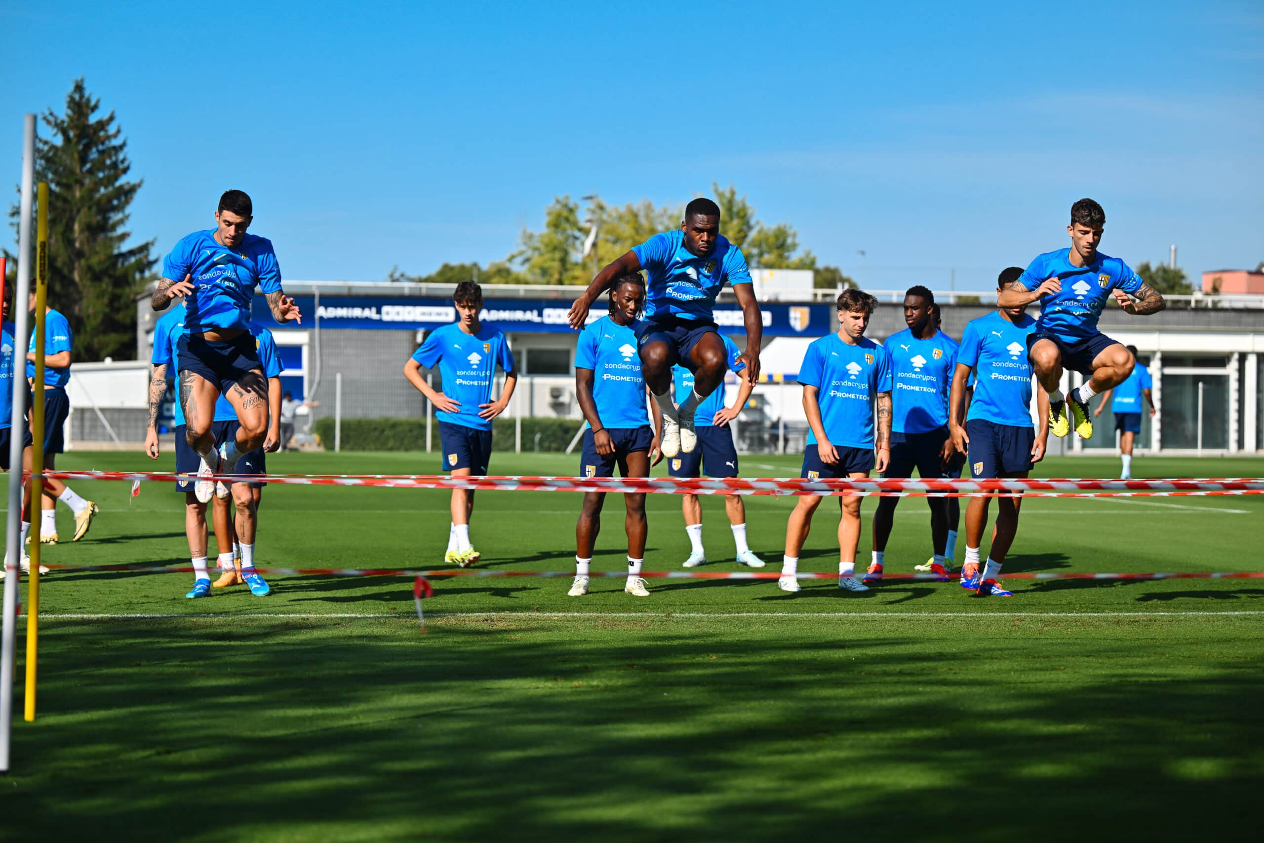 Jugadores del Parma en entrenamiento previo al juego de la fecha 4.