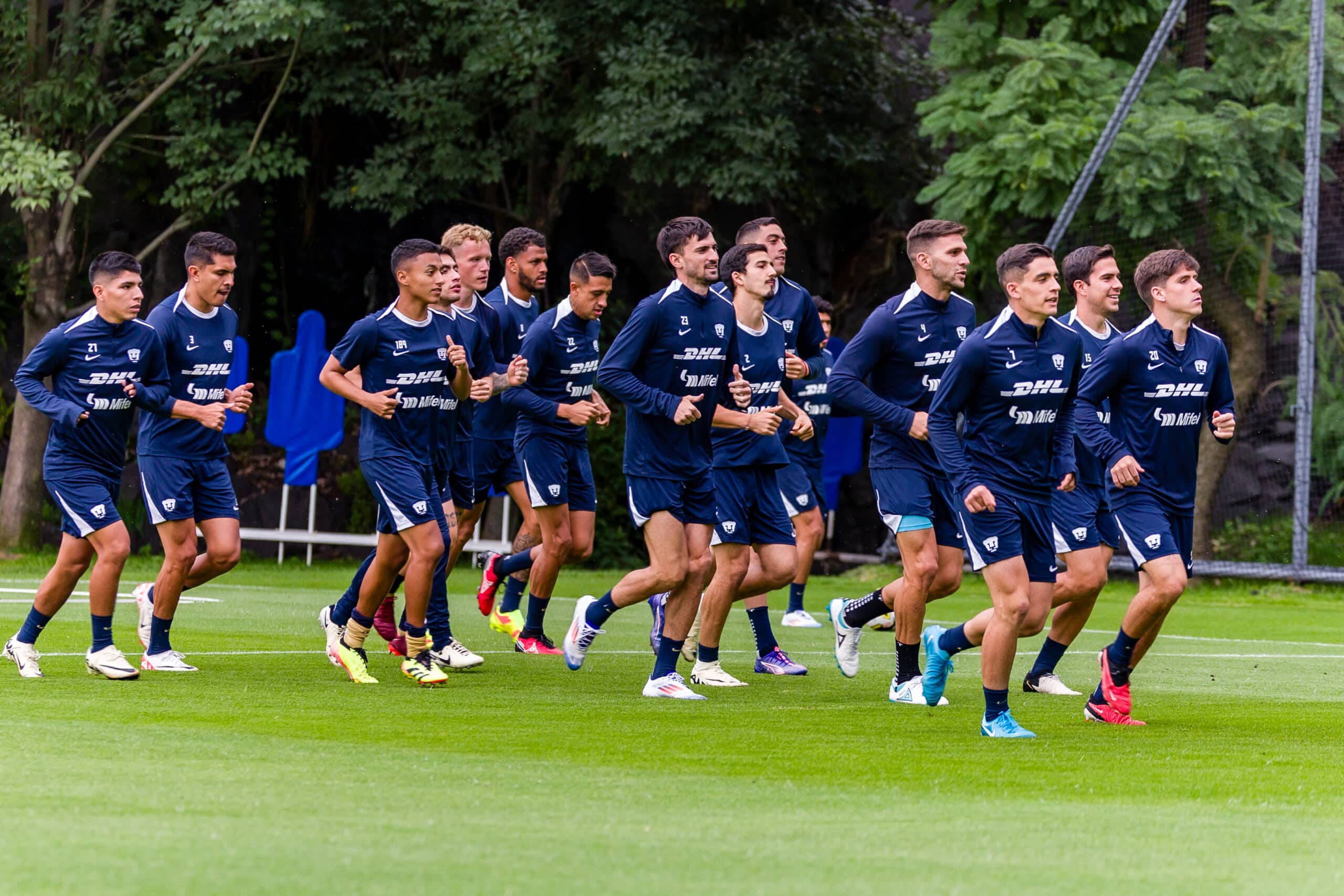 Jugadores de Pumas en entrenamiento previo a la fecha 10.