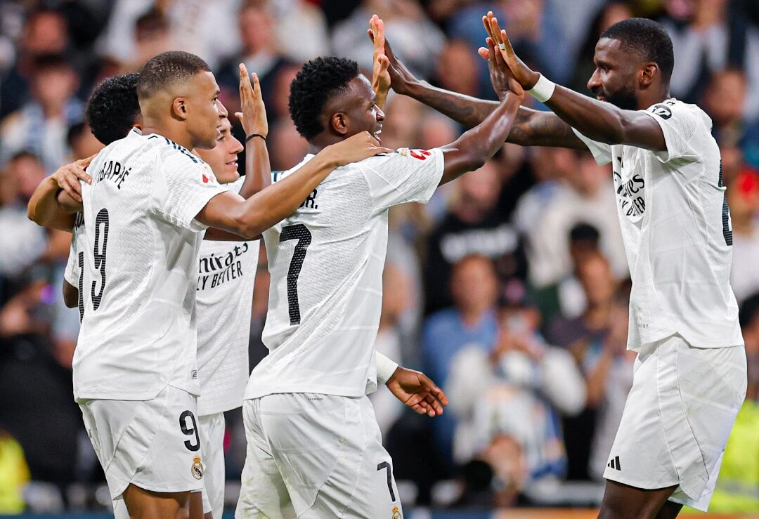 EL EQUIPO DEL REAL MADRID CELEBRA EL TRIUNFO