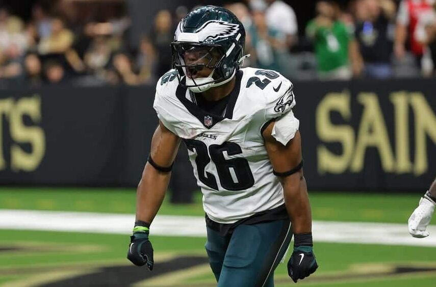 SAQUON BARKLEY CELEBRA DURANTE UN JUEGO DE LOS EAGLES EN LA NFL