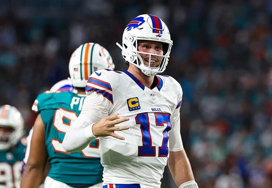 JOSH ALLEN DE LOS BILLS FESTEJA UN TRIUNFO