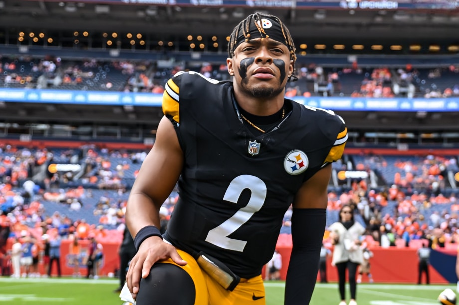 JUSTIN FIELDS DE LOS STEELERS PREVIO A UN PARTIDO EN LA NFL