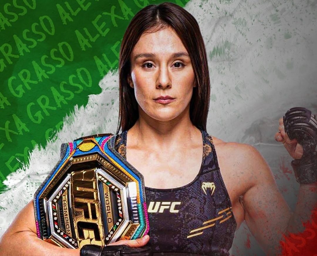 ALEXA GRASSO POSA PARA LA FOTO