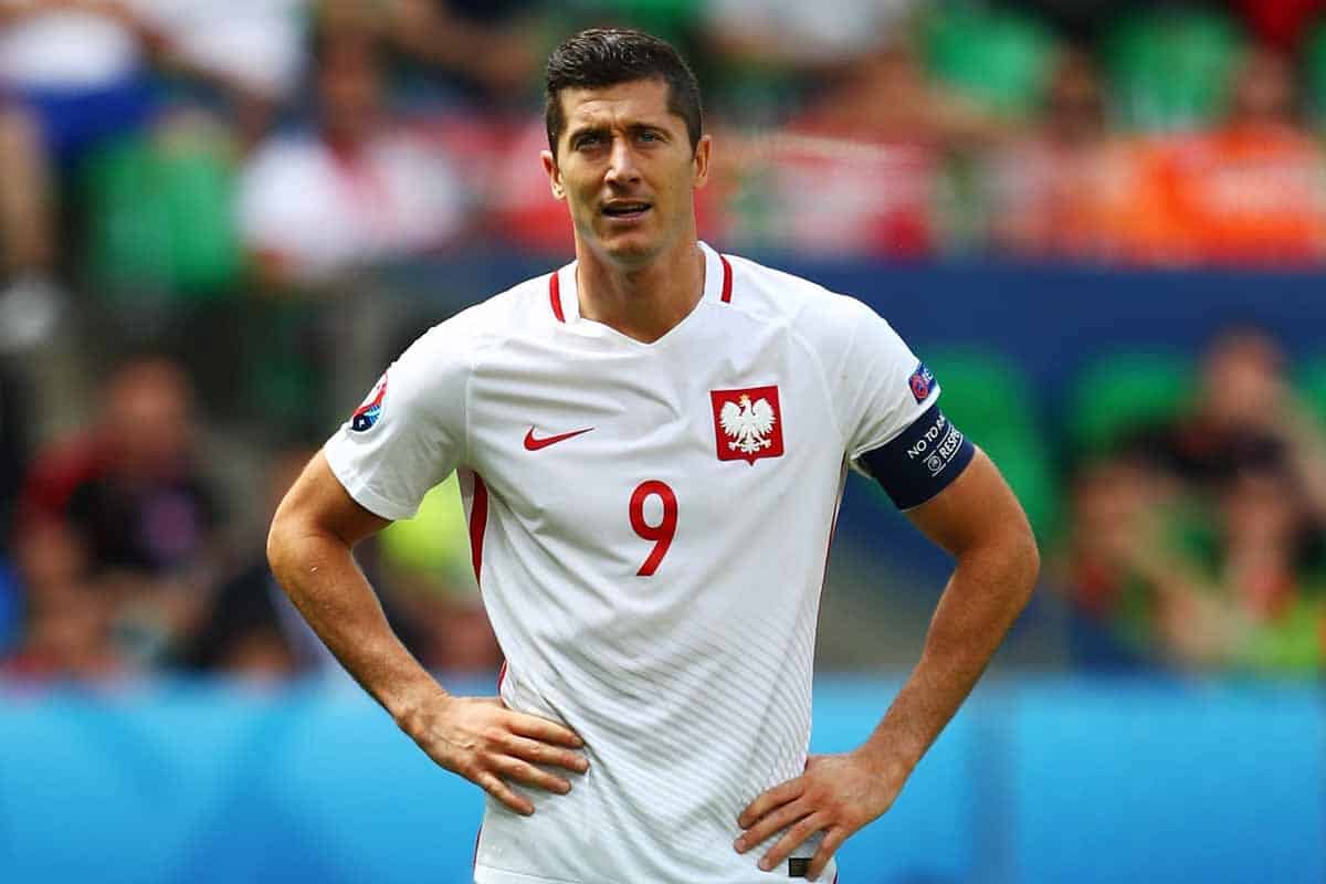 Robert Lewandowski en partido de la fecha 1 de la UEFA Nations League.