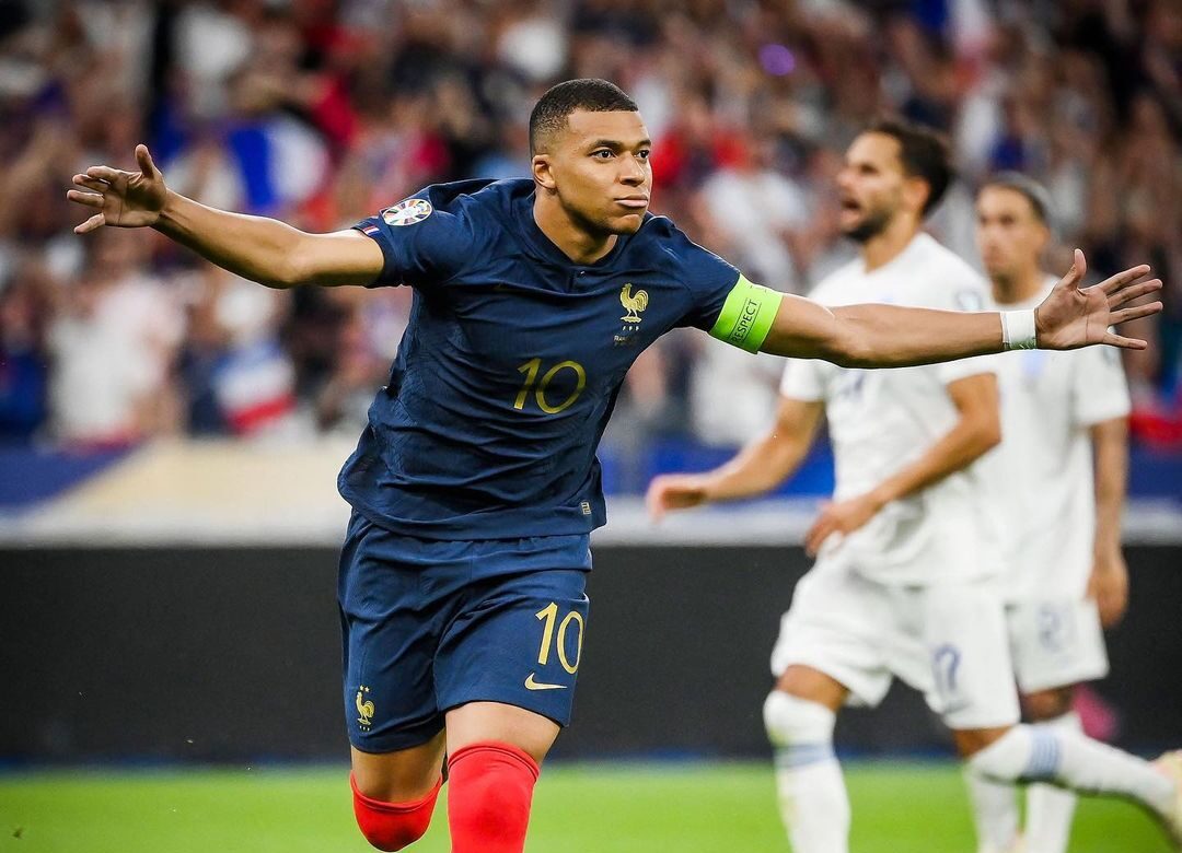 KYLIAN MBAPPÉ CELEBRA UN GOL CON FRANCIA