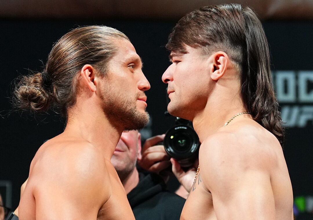 BRIAN ORTEGA A LA IZQUIERDA Y A LA DERECHA DIEGO LOPES, CARA A CARA TRAS EL PESAJE