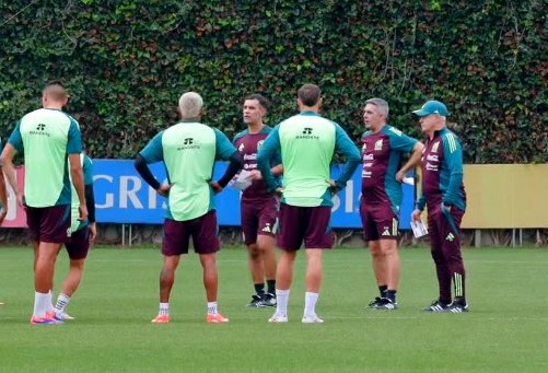 Javier Aguirre al mando de su primer entrenamiento en el Tri.