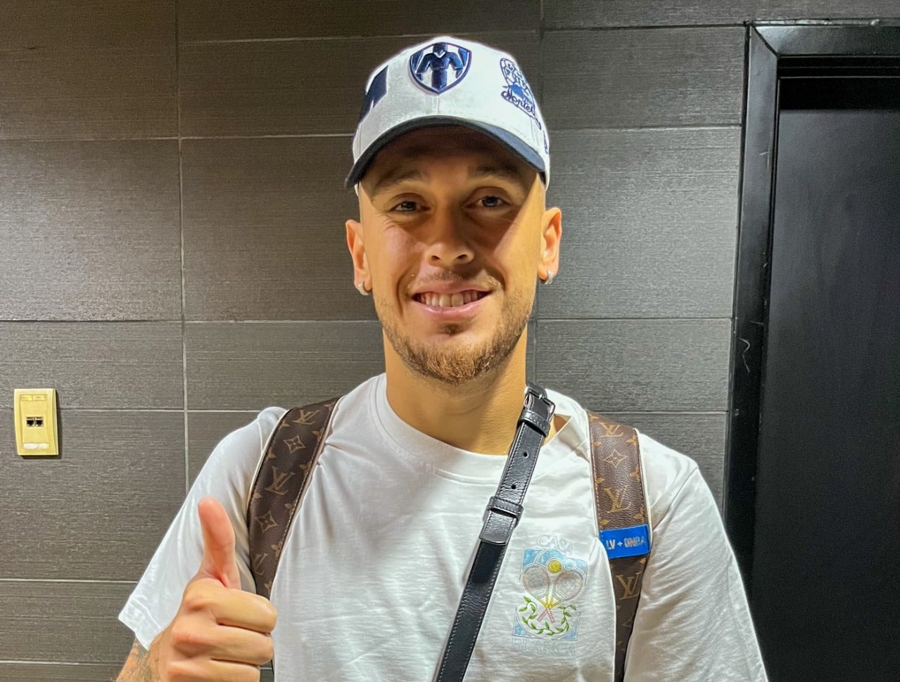 Lucas Ocampos ya se encuentra en Monterrey.