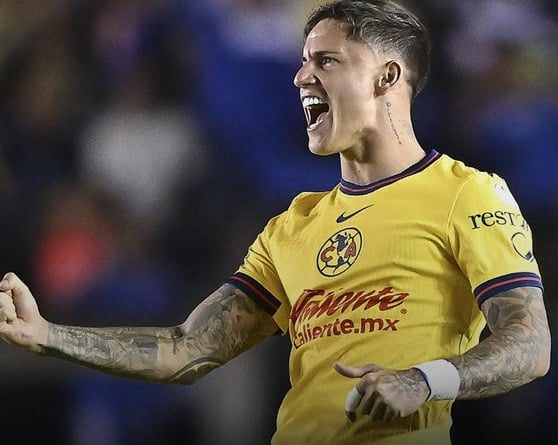 Brian Rodríguez festeja el empate del América en la fecha 9.