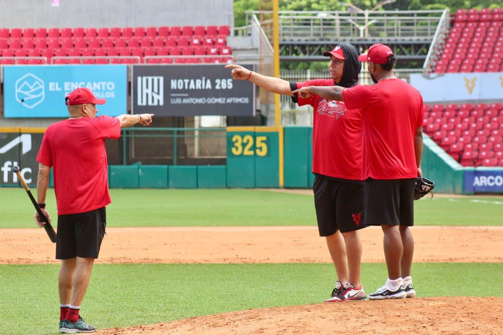 LOS ROJOS TRABAJAN FUERTE EN ESTA PRETEMPORADA