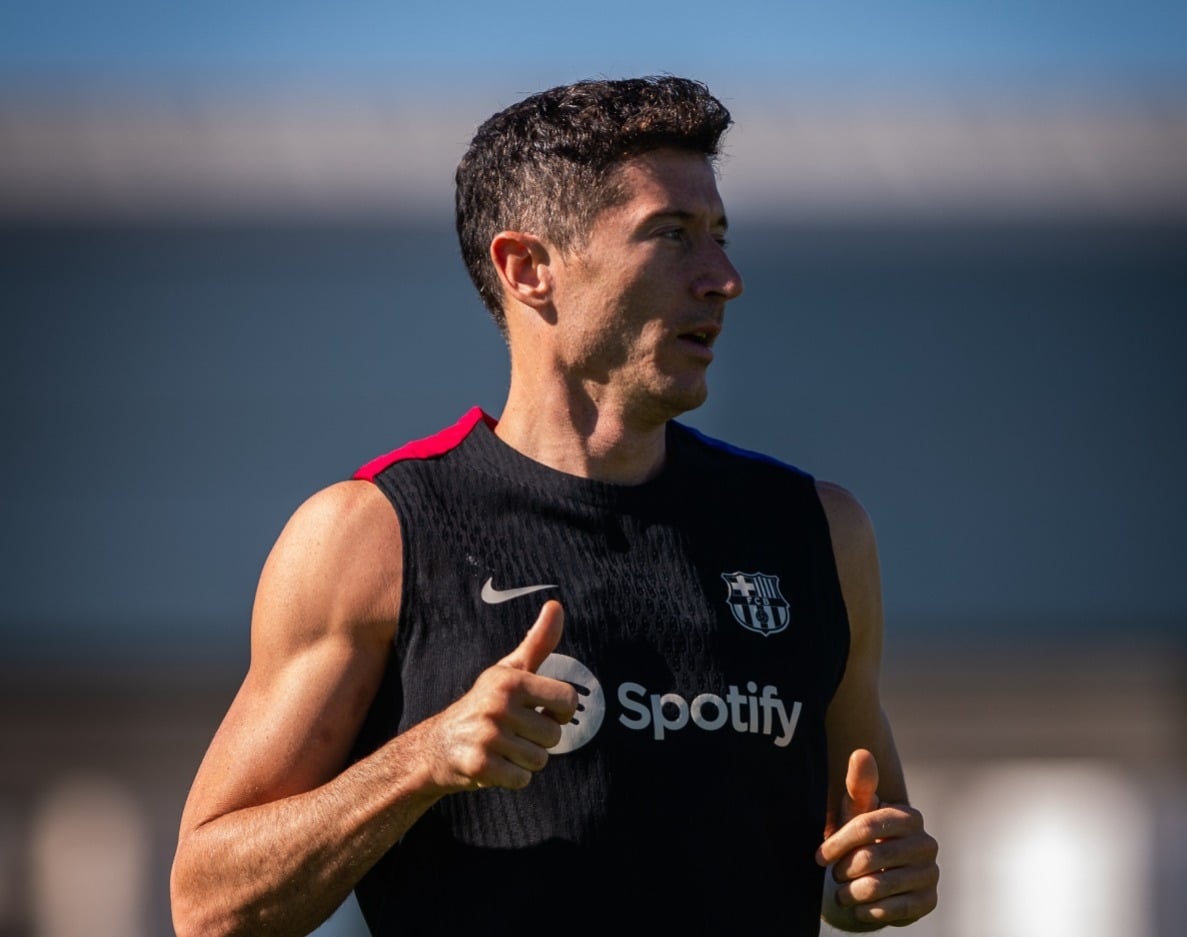 Robert Lewandowski en entrenamiento con el Barcelona.