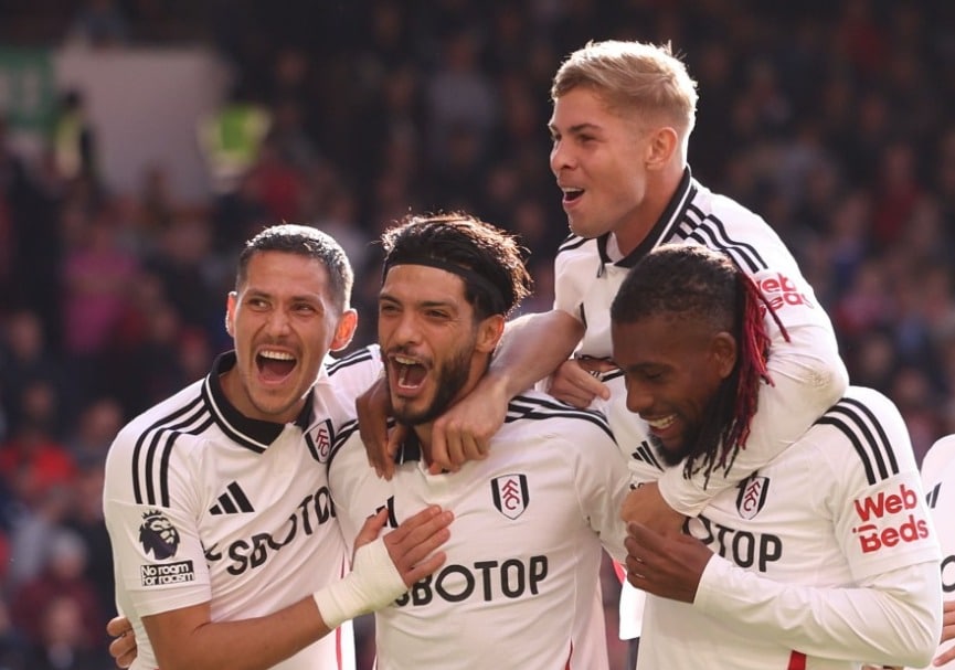 Raúl Jiménez anota en el triunfo del Fulham ante el Nottingham.